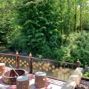 کلبه جنگلی لب رودخونه با آتشدان