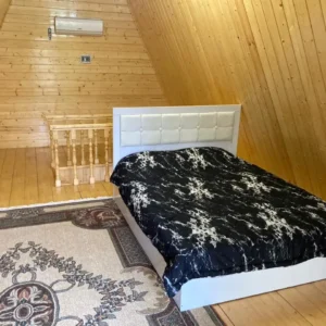 کلبه جنگلی لب رودخونه با آتشدان