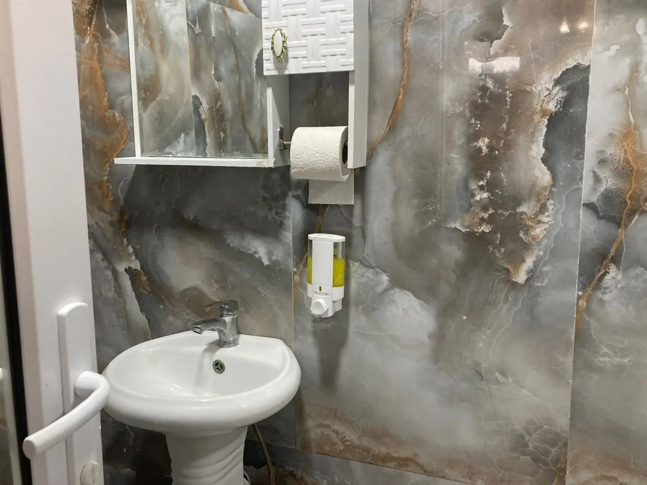 کلبه دوخواب لب دریاچه گیسوم