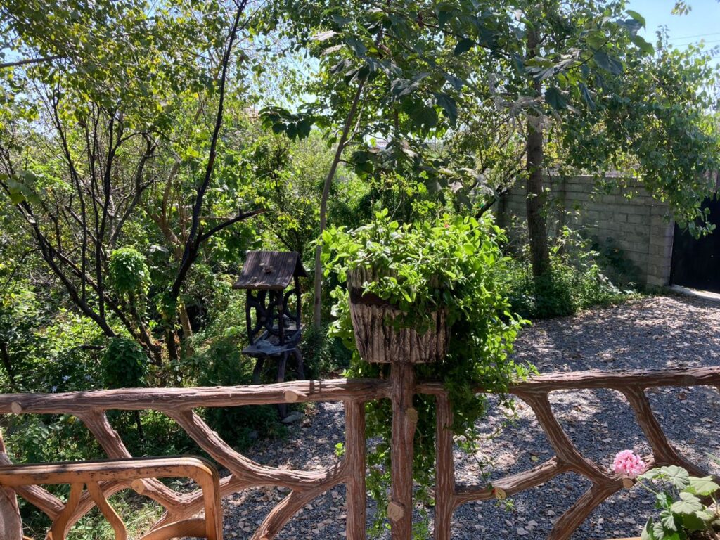 ویلای جنگلی لب رودخونه گیسوم