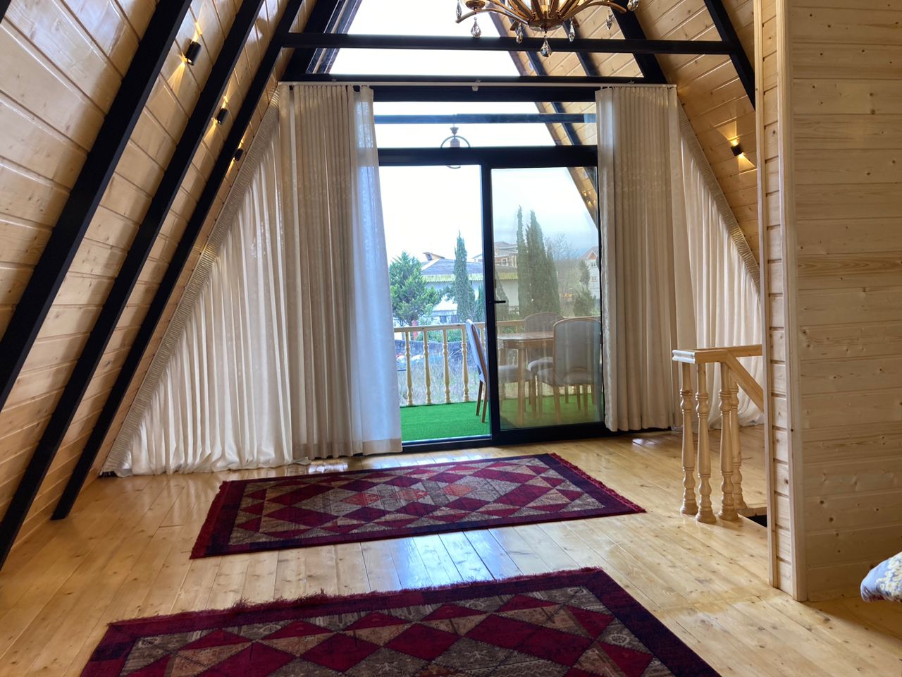 کلبه مدرن استخردار در گیسوم - گتگسر