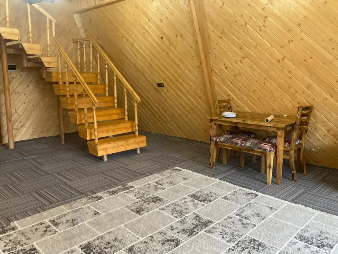 کلبه دوخواب لب دریاچه گیسوم