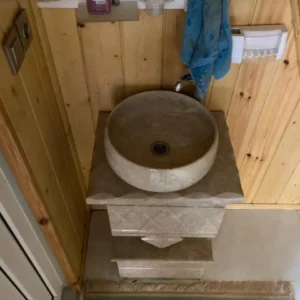 کلبه جنگلی لب رودخونه با آتشدان