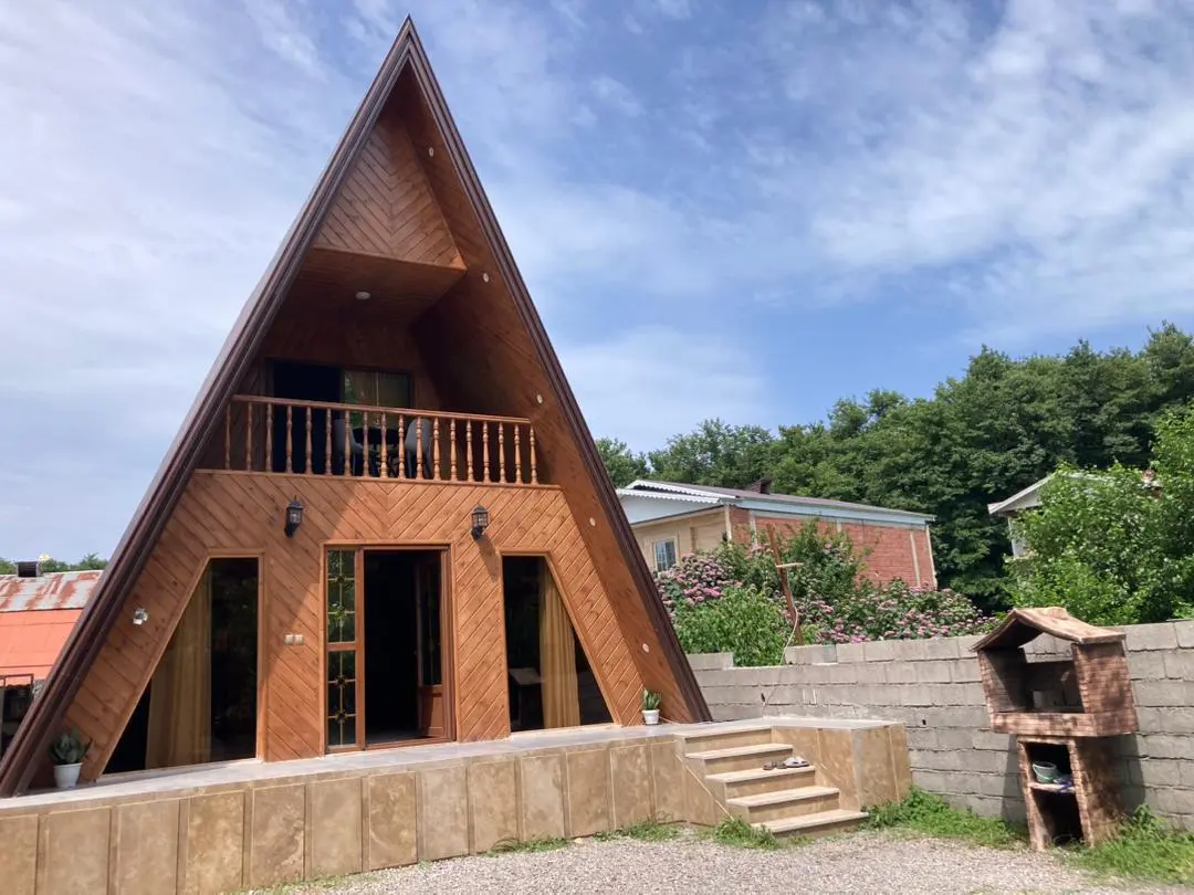 کلبه جنگلی لوکس لب رودخونه