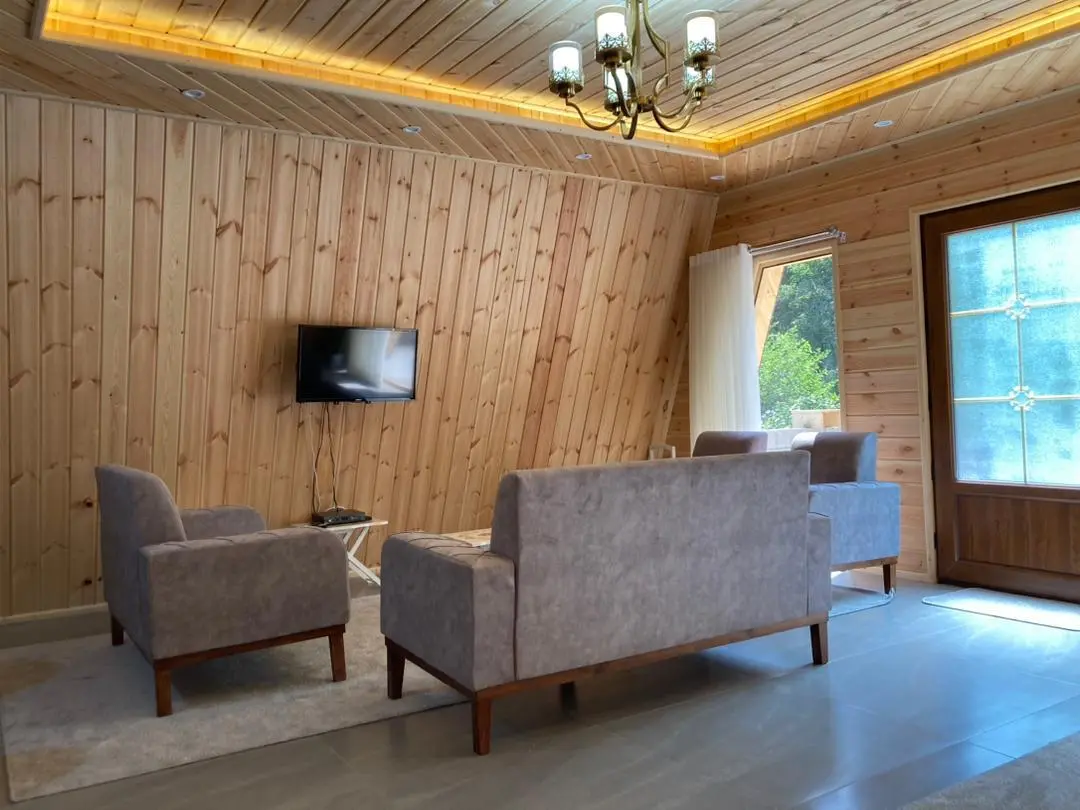 کلبه جنگلی لوکس لب رودخونه