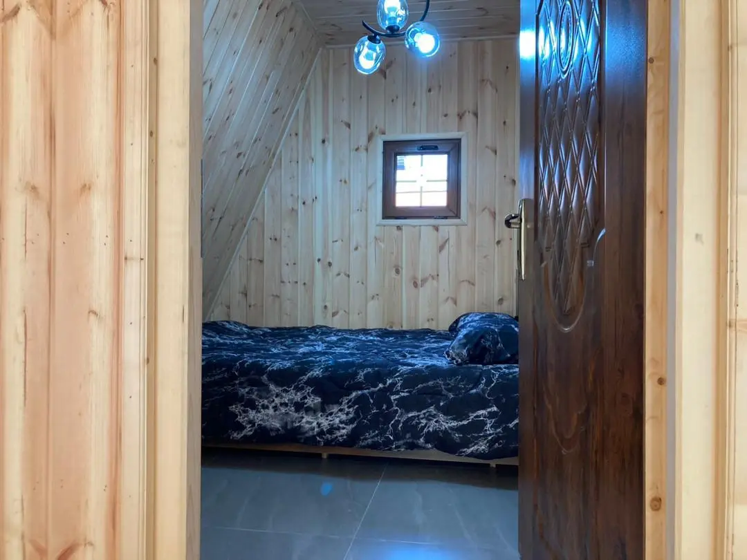 کلبه جنگلی لوکس لب رودخونه