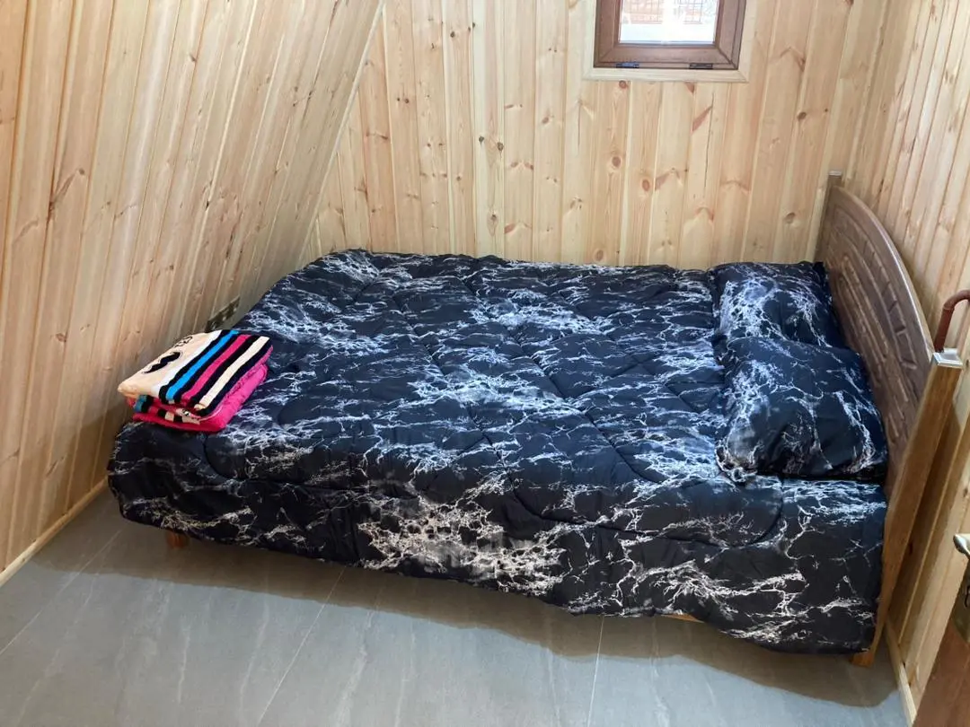 کلبه جنگلی لوکس لب رودخونه