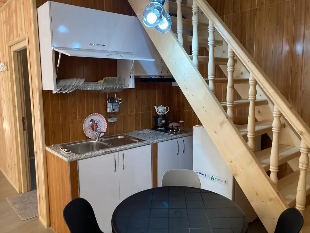 کلبه جنگلی لوکس لب رودخونه