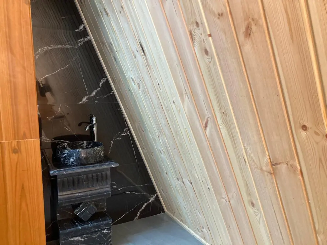 کلبه جنگلی لوکس لب رودخونه