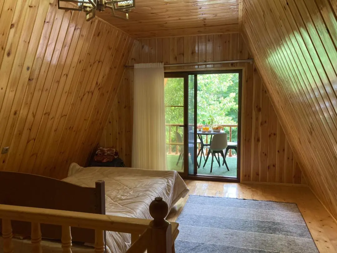 کلبه جنگلی لوکس لب رودخونه