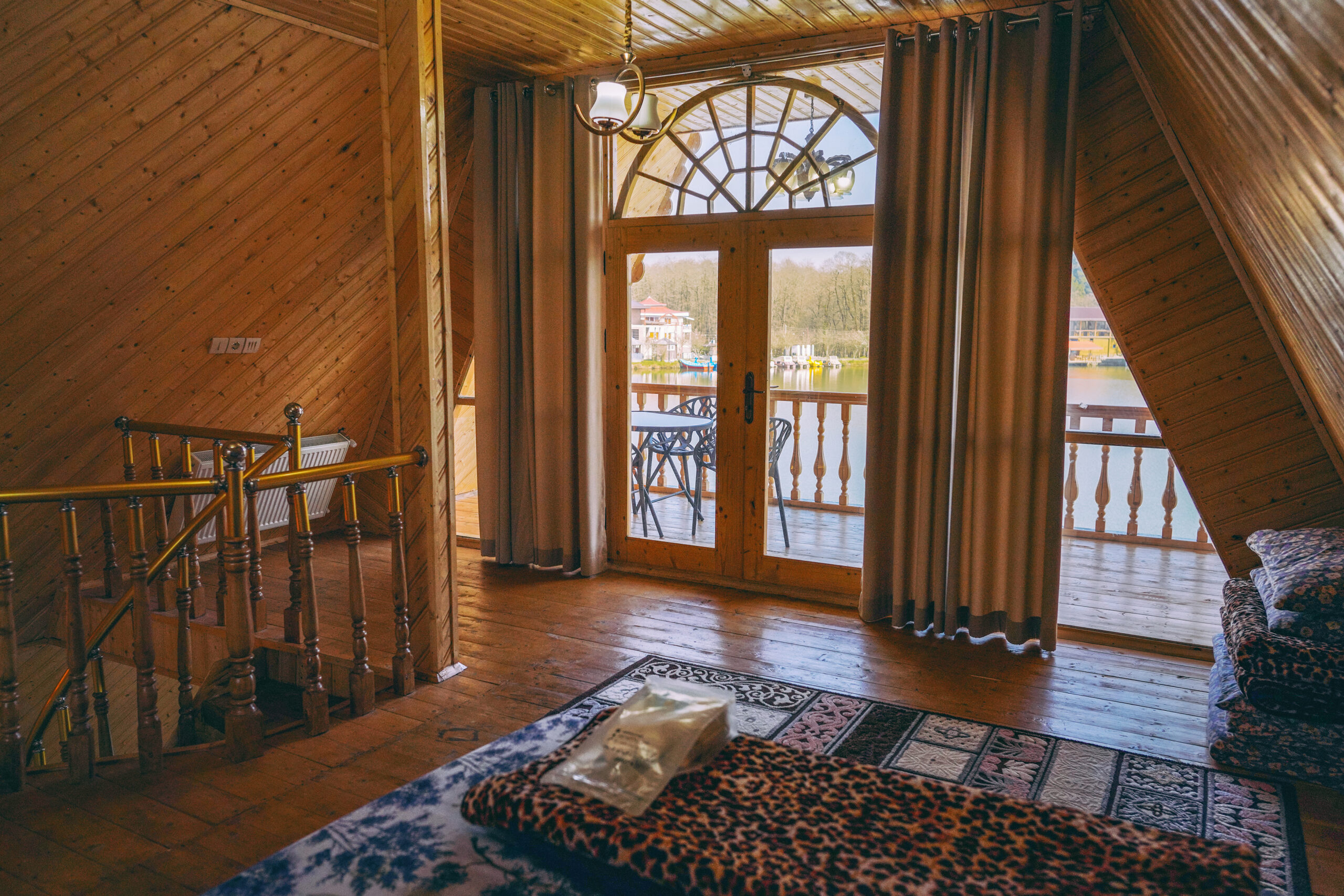 کلبه تکخواب vip لب دریاچه گیسوم