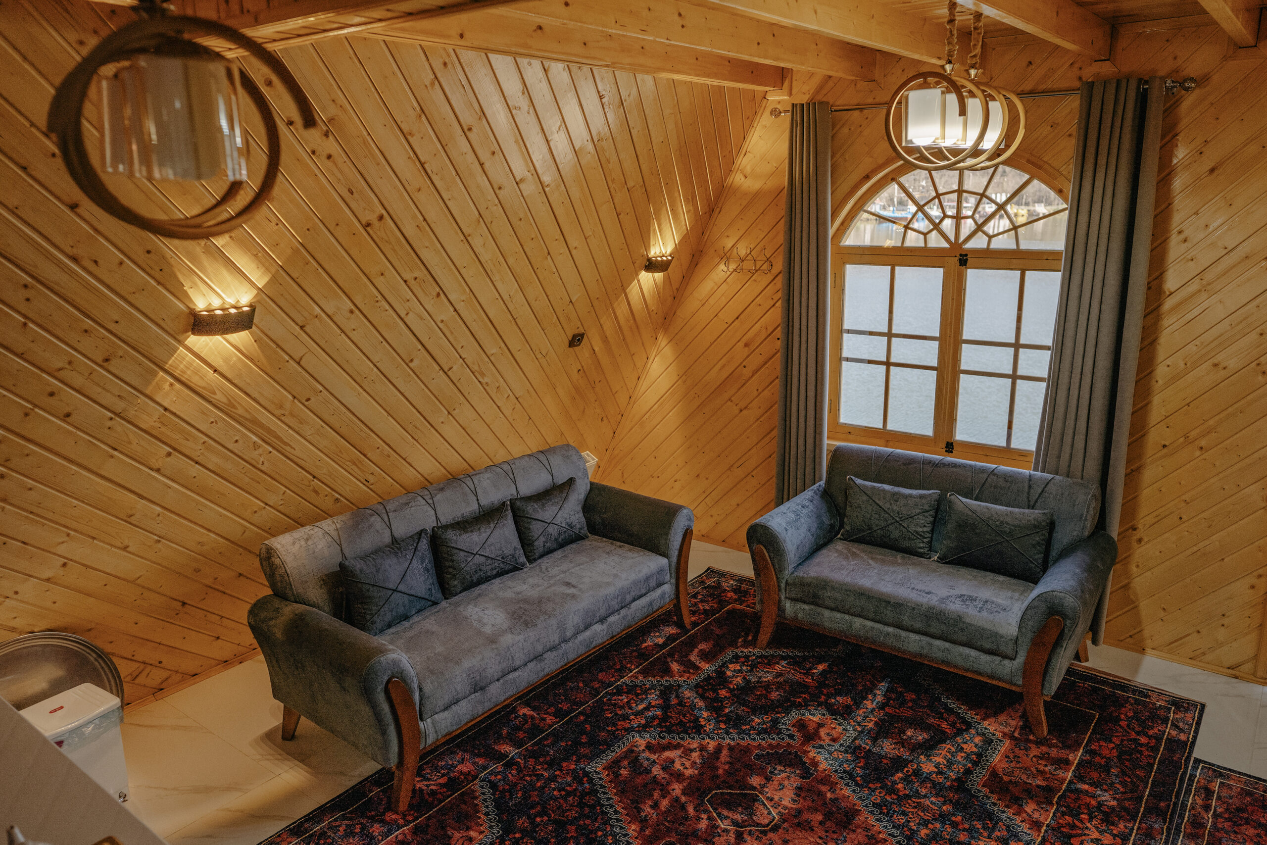 کلبه دوخواب vip لب دریاچه گیسوم