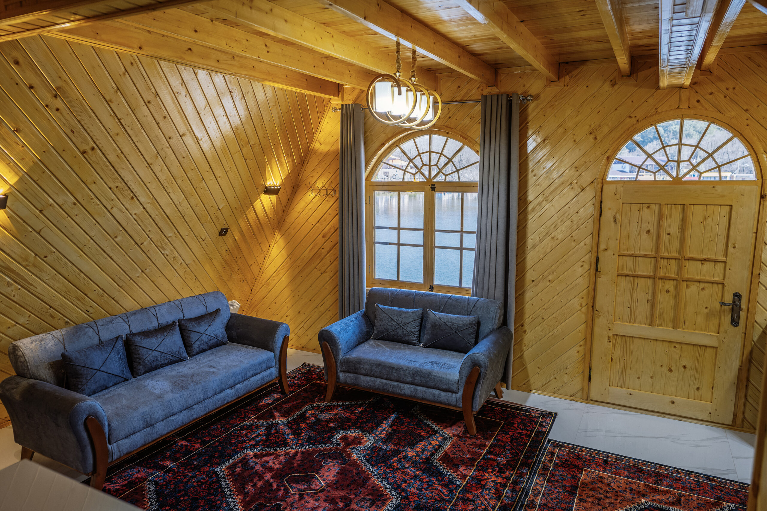 کلبه دوخواب vip لب دریاچه گیسوم