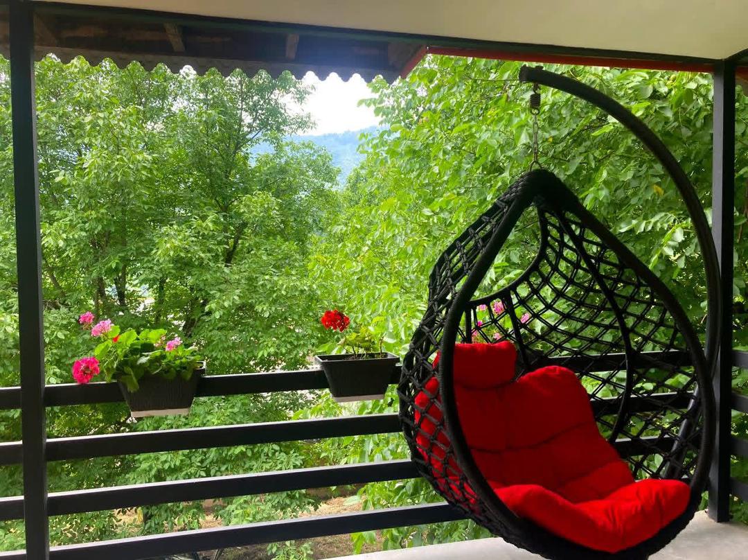 ویلا ییلاقی با منظره کوه و جنگل