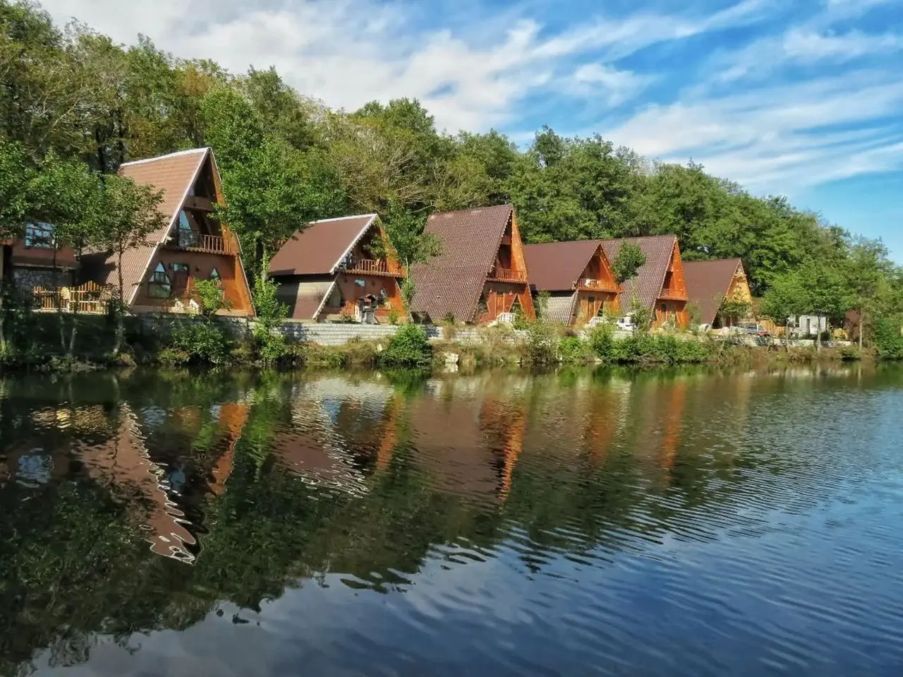 کلبه دوخواب لب دریاچه گیسوم