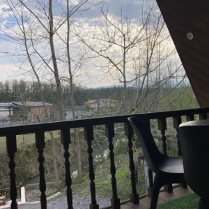 کلبه جنگلی لب رودخونه با آتشدان