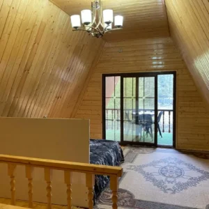 کلبه جنگلی لب رودخونه با آتشدان