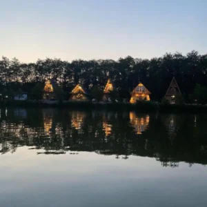 کلبه تکخواب لب دریاچه گیسوم