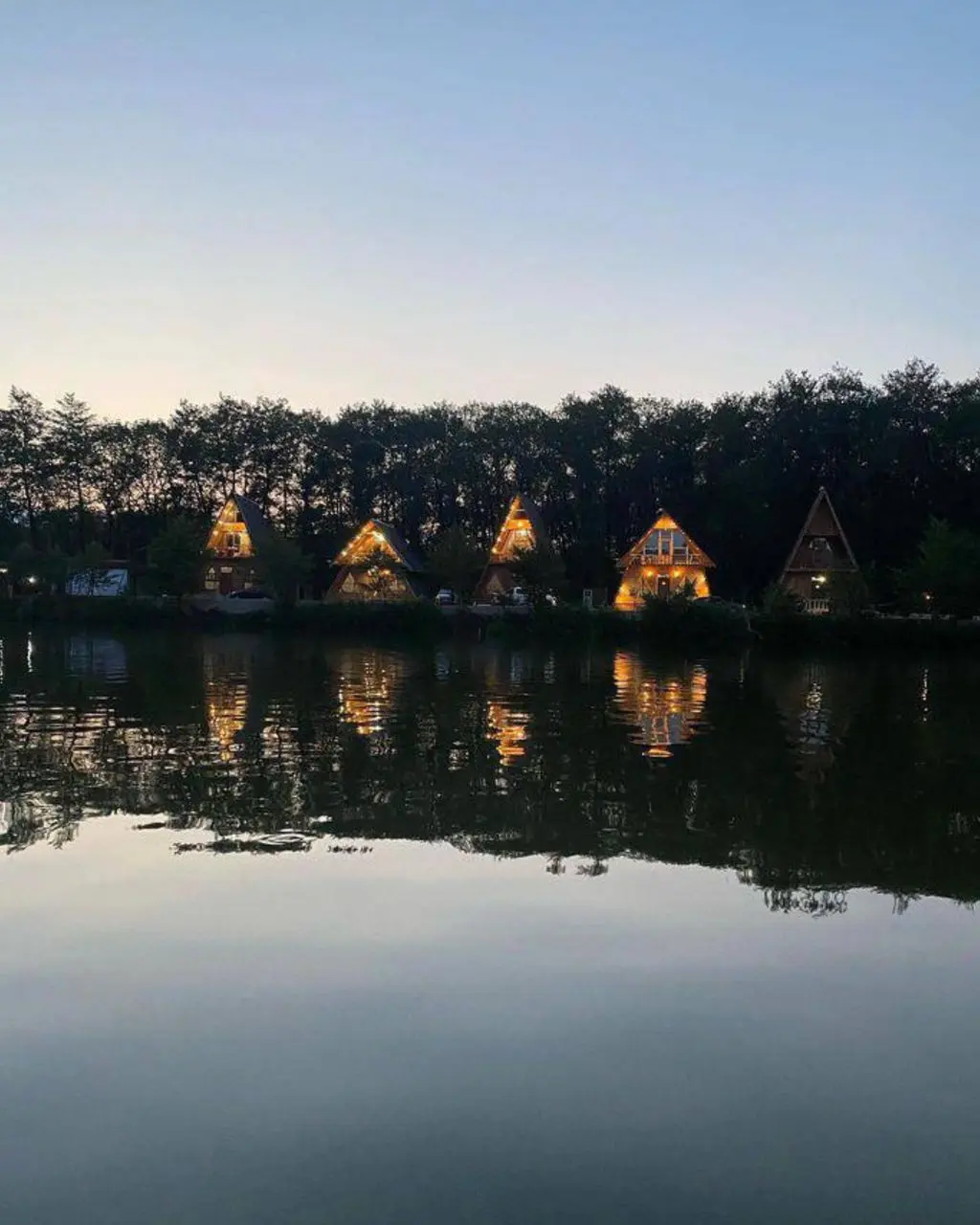 کلبه تکخواب لب دریاچه گیسوم