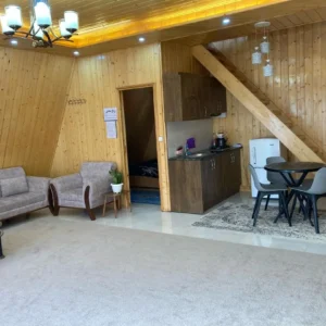 کلبه جنگلی لب رودخونه با آتشدان