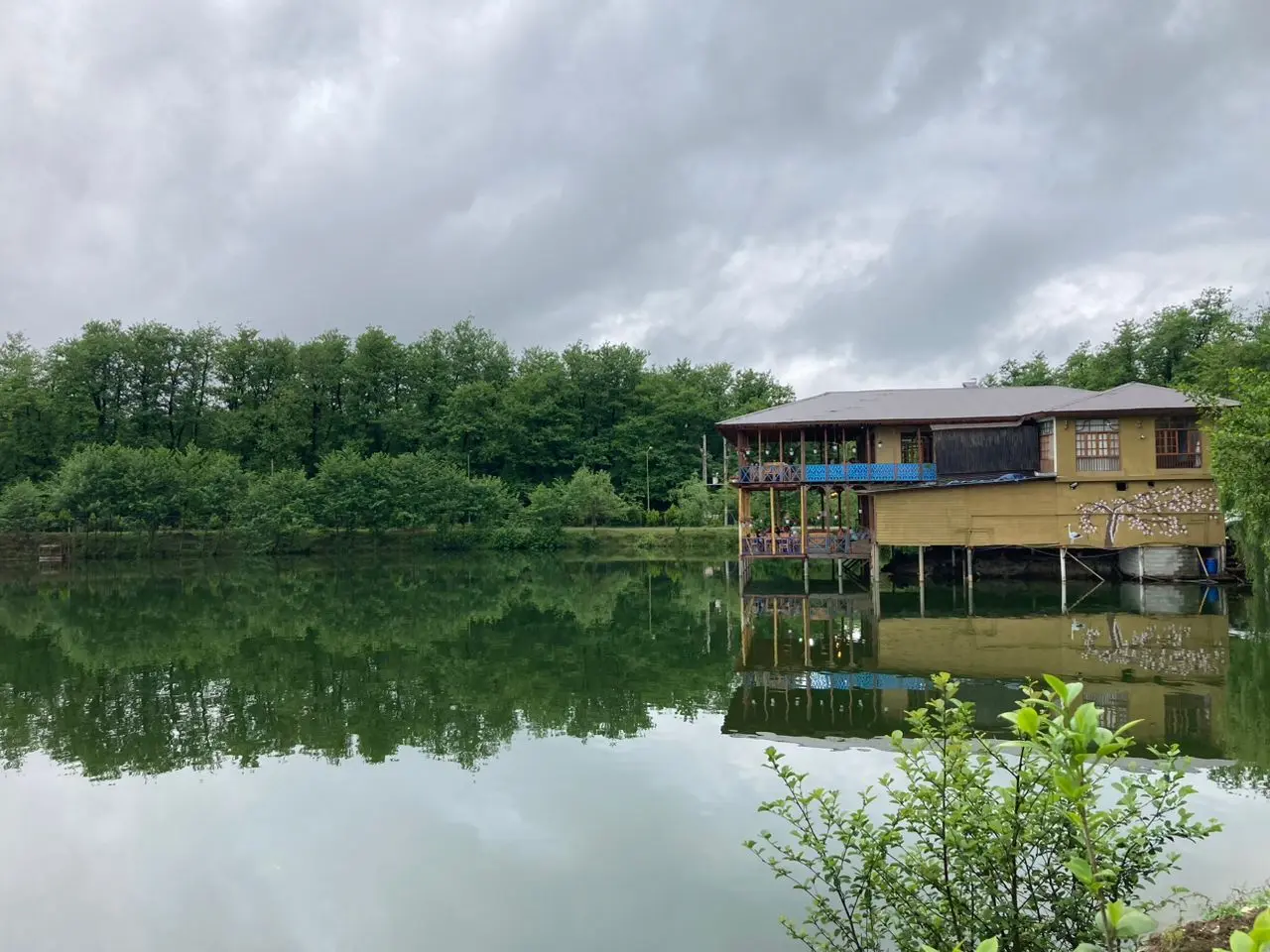 کلبه دوخواب لب دریاچه گیسوم