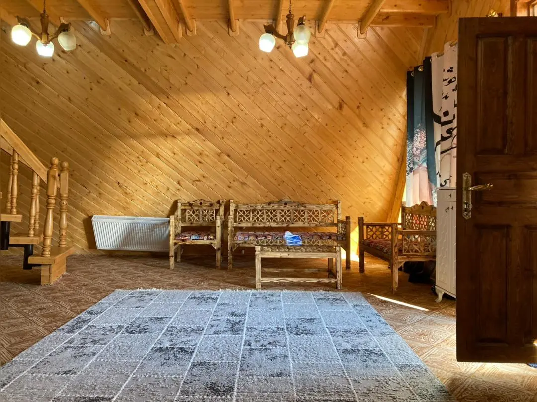 کلبه تکخواب لب دریاچه گیسوم