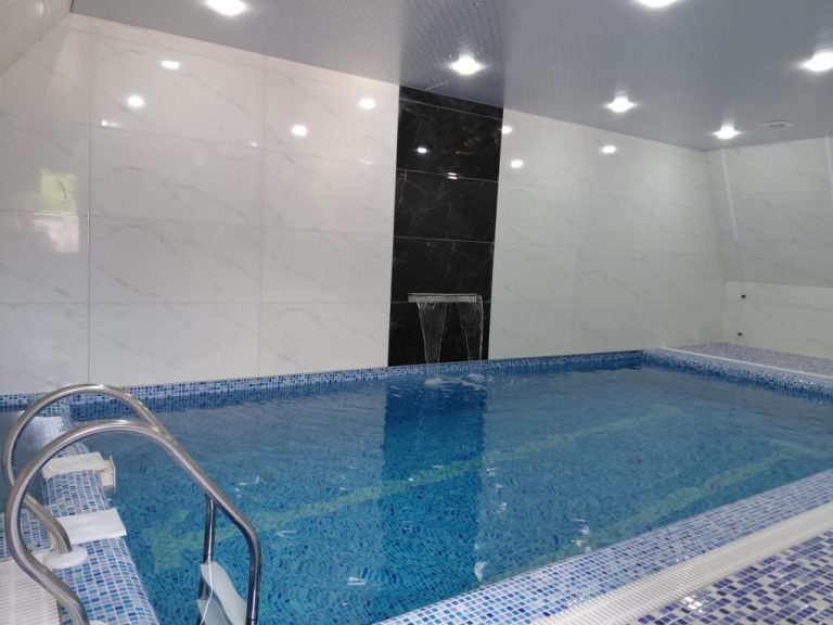 کلبه مثلثی مدرن استخردار ساحل گیسوم