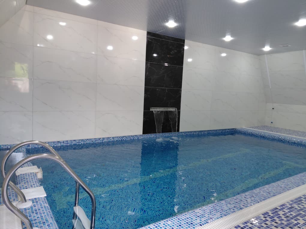 کلبه مثلثی مدرن استخردار ساحل گیسوم