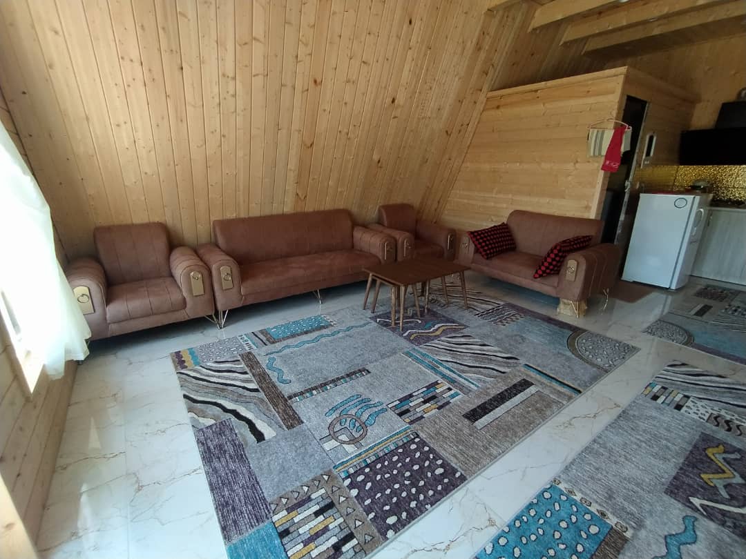 کلبه تکخواب نزدیک دریاچه در اسالم