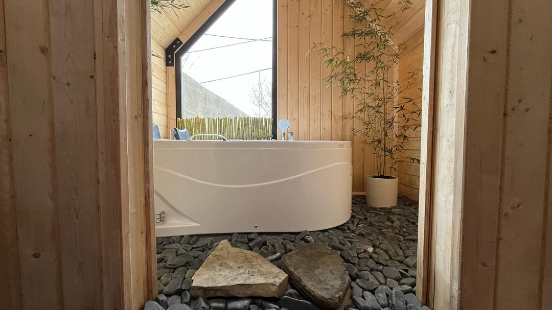 کلبه سوئیسی لوکس جکوزی دار