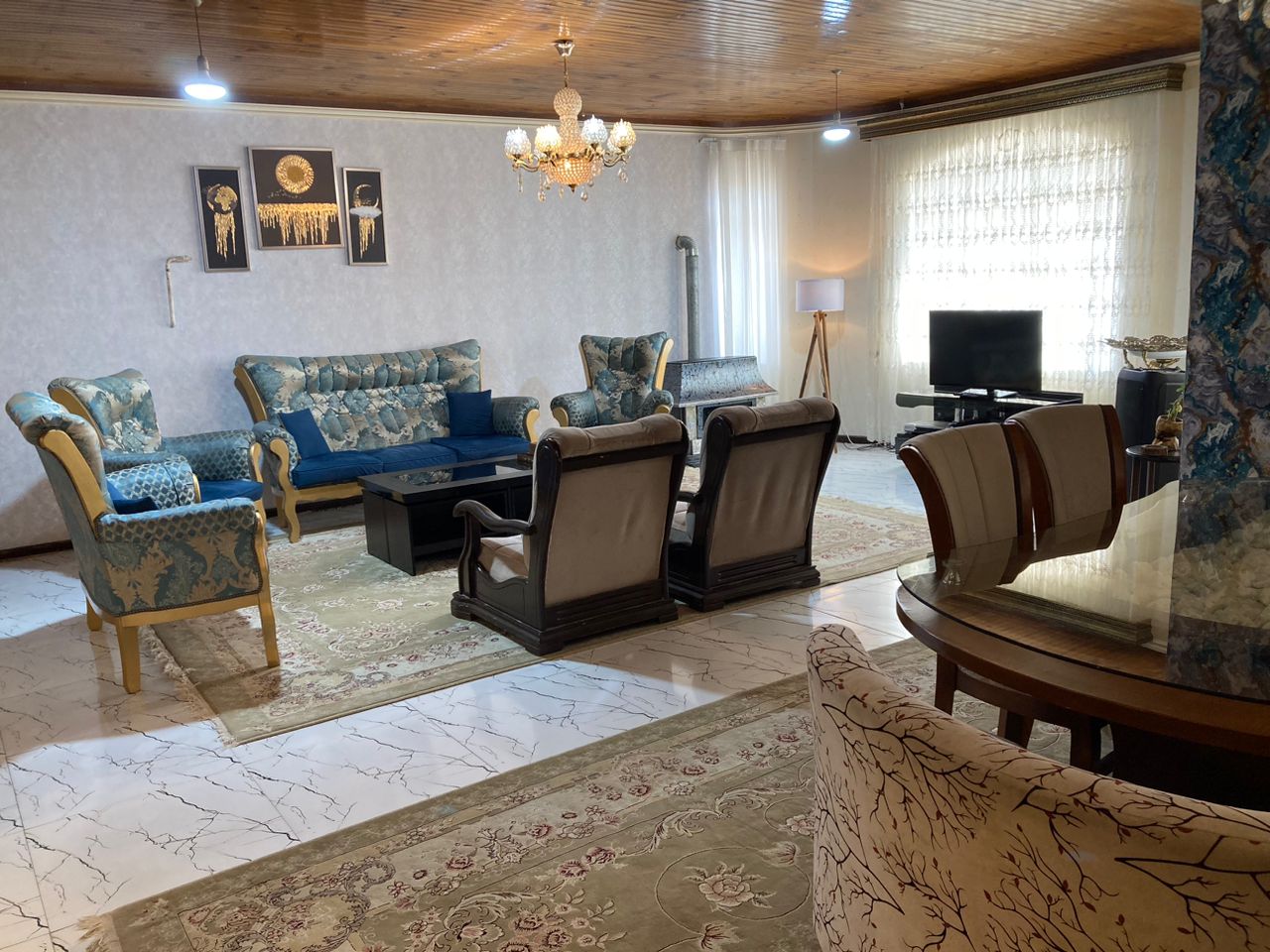 ویلا چهارخواب استخر و جکوزی دار