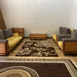 کلبه سوئیسی استخردار با منظره جنگل