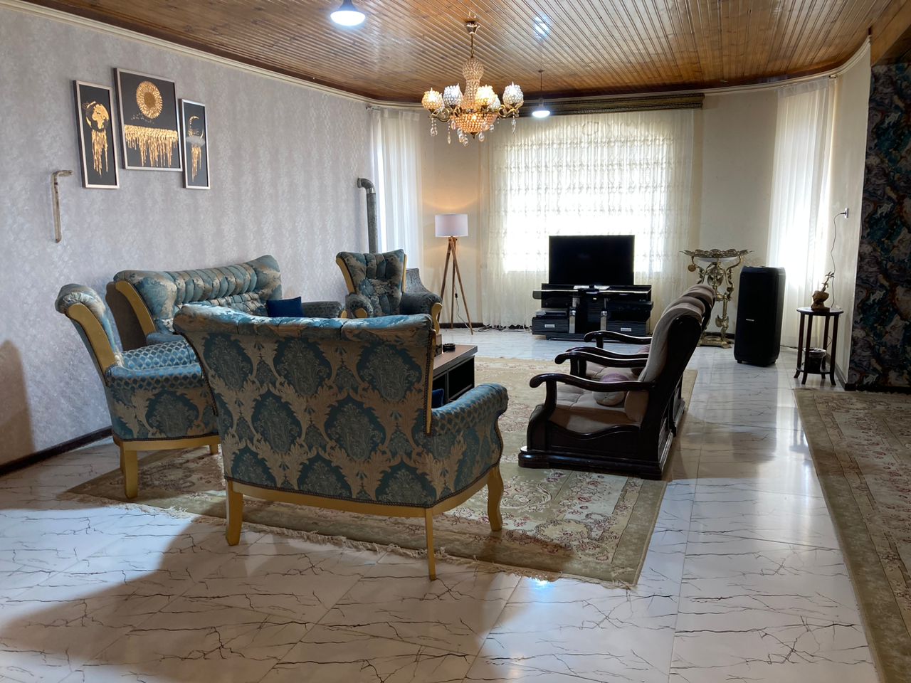 ویلا چهارخواب استخر و جکوزی دار