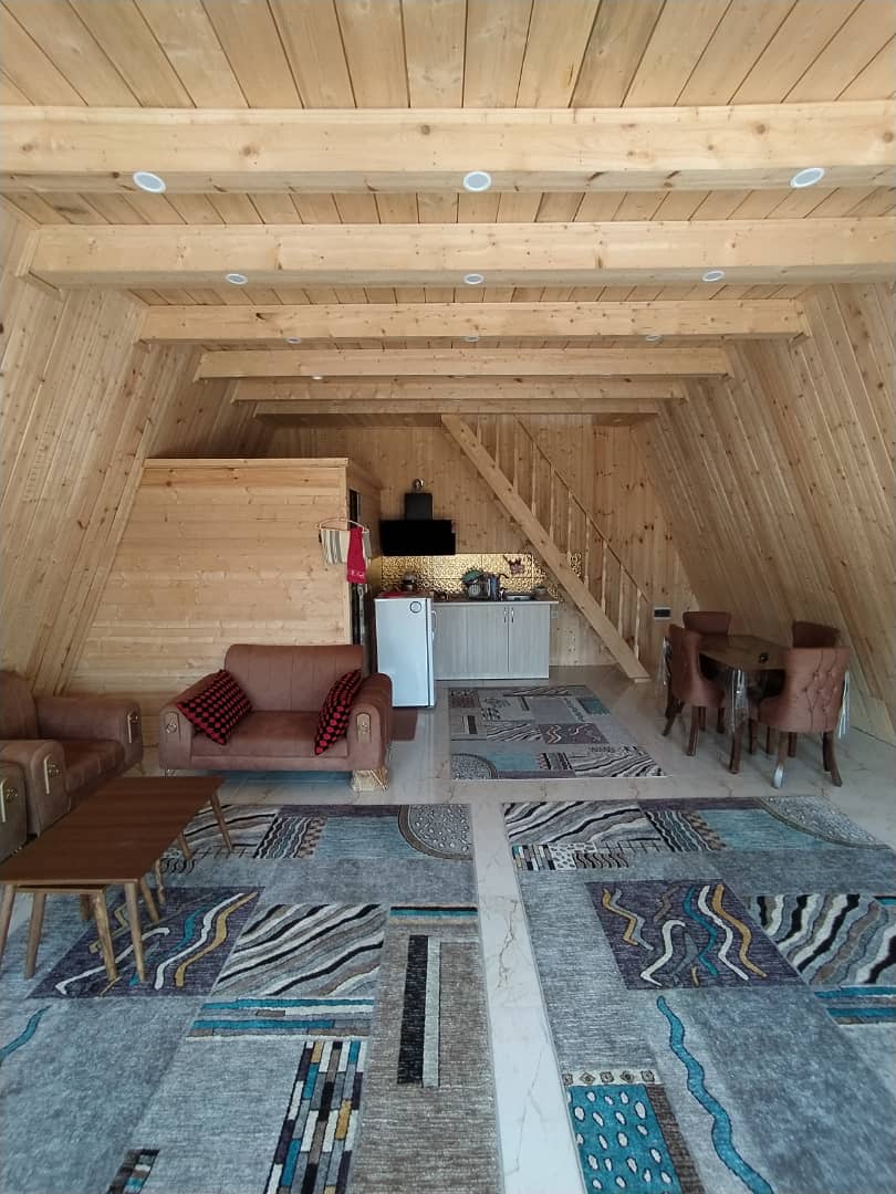 کلبه تکخواب نزدیک دریاچه در اسالم