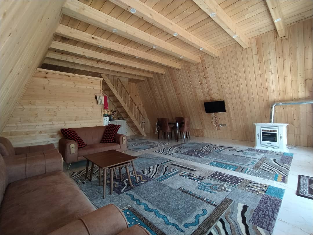کلبه تکخواب نزدیک دریاچه در اسالم