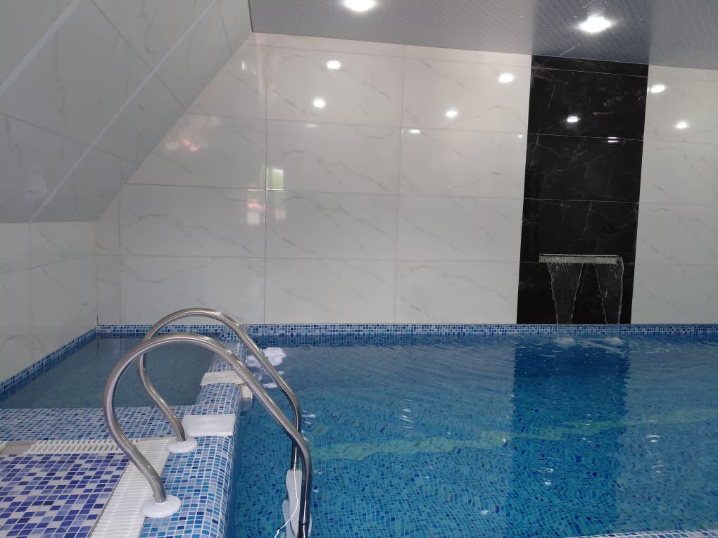 کلبه مثلثی مدرن استخردار ساحل گیسوم