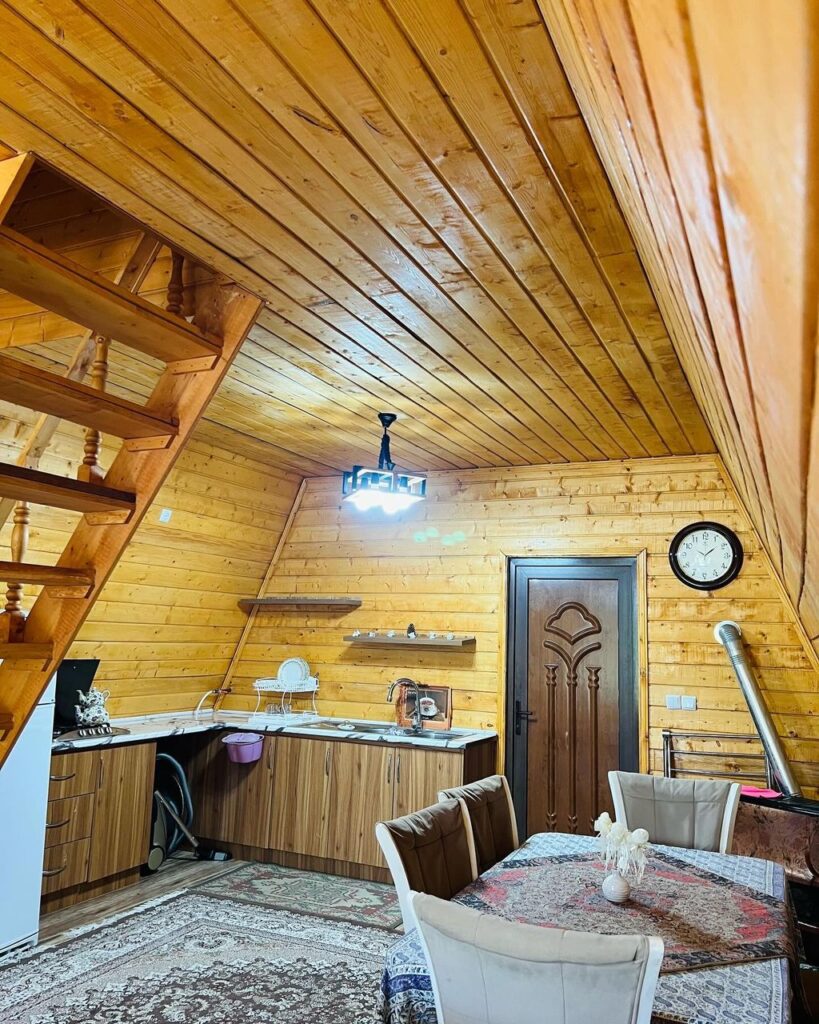 کلبه سوئیسی روستایی در اطراف گیسوم