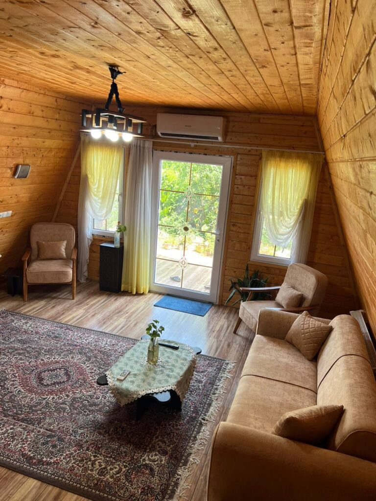 کلبه سوئیسی روستایی در اطراف گیسوم