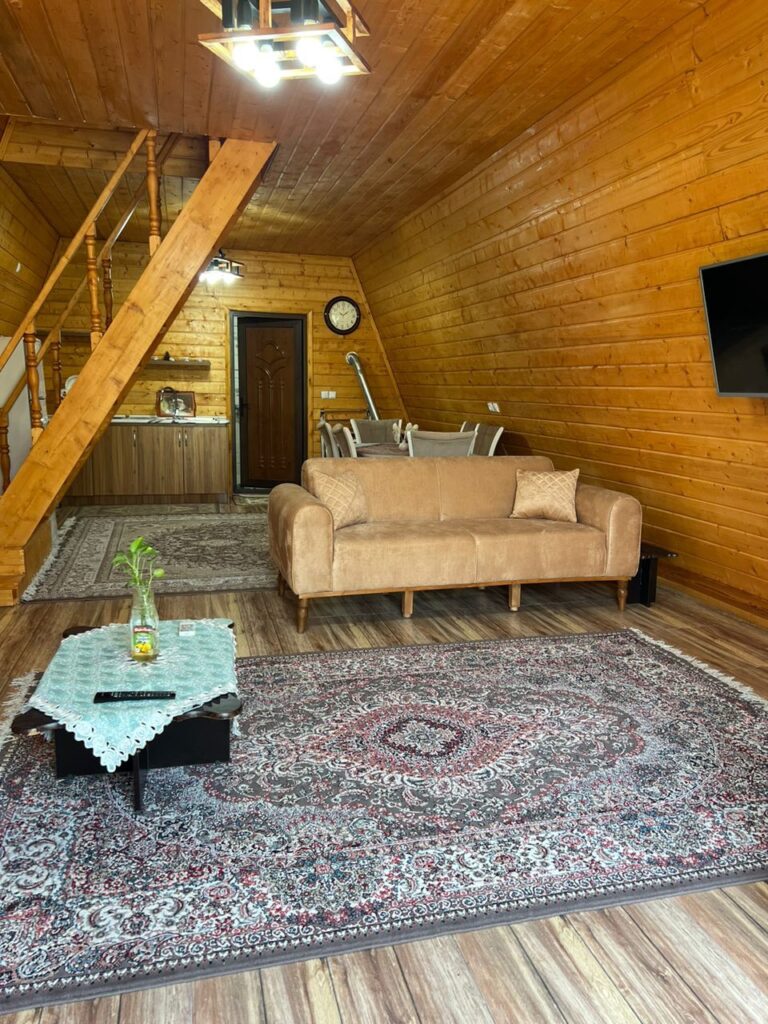 کلبه سوئیسی روستایی در اطراف گیسوم