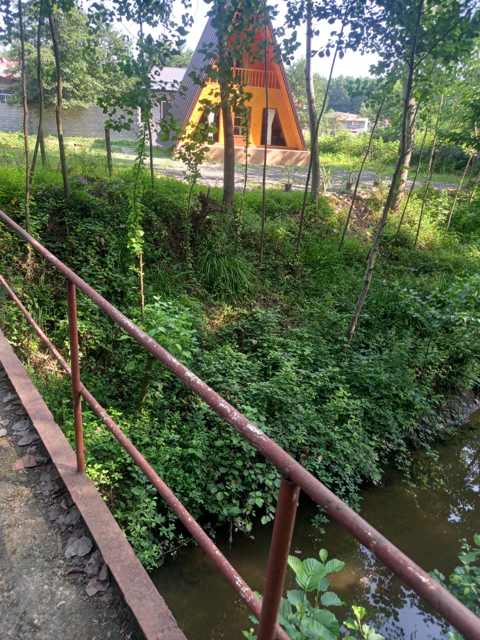 کلبه دوخوابه جنگلی لب رودخونه گیسوم