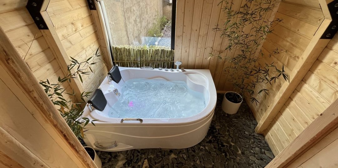 کلبه سوئیسی لوکس جکوزی دار