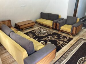 کلبه سوئیسی استخردار با منظره جنگل