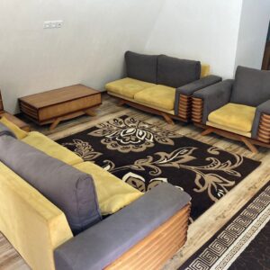 کلبه سوئیسی استخردار با منظره جنگل
