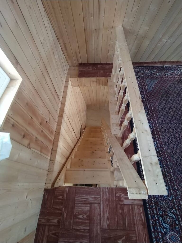 کلبه تکخواب نزدیک دریاچه در اسالم