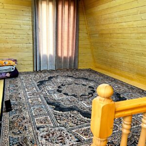 کلبه استخردار با منظره جنگل در کوهپایه اسالم