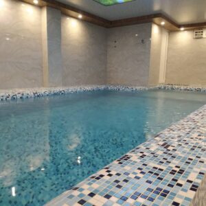 کلبه استخردار با منظره جنگل در کوهپایه اسالم