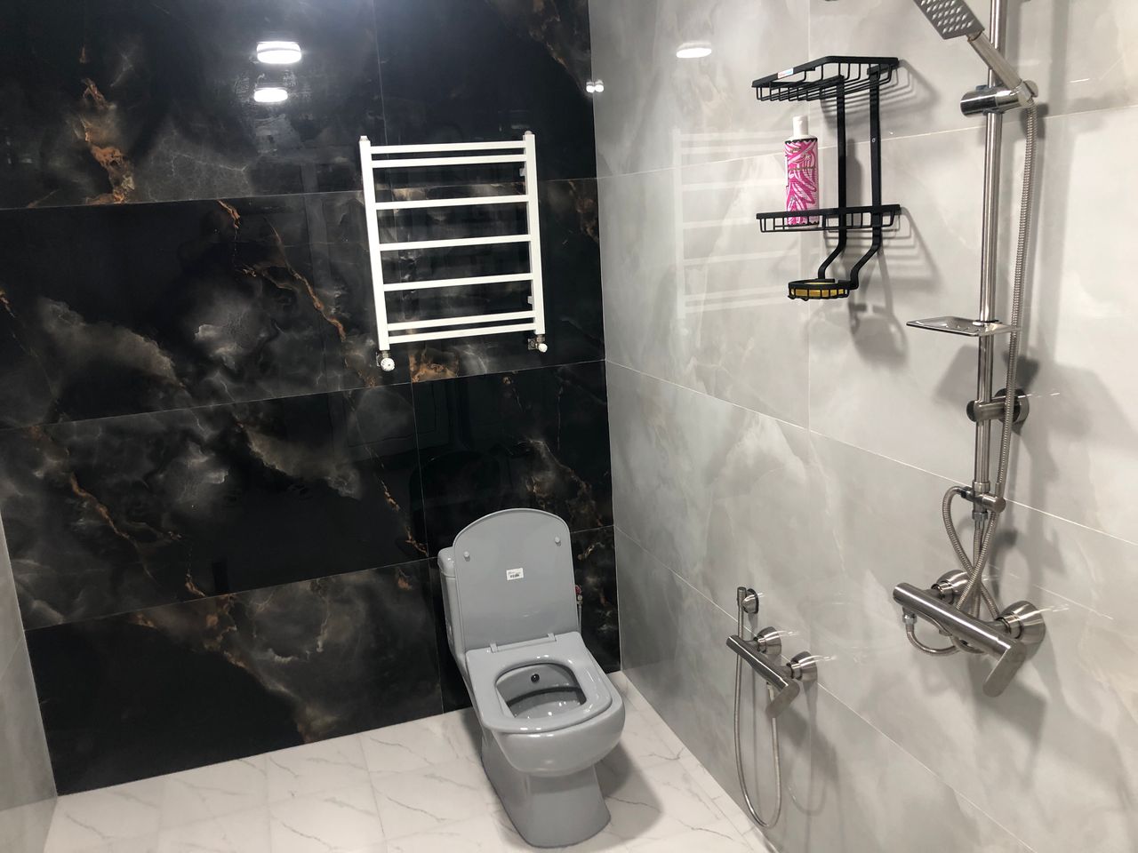 کلبه دوخواب با روف گاردن خوش منظره