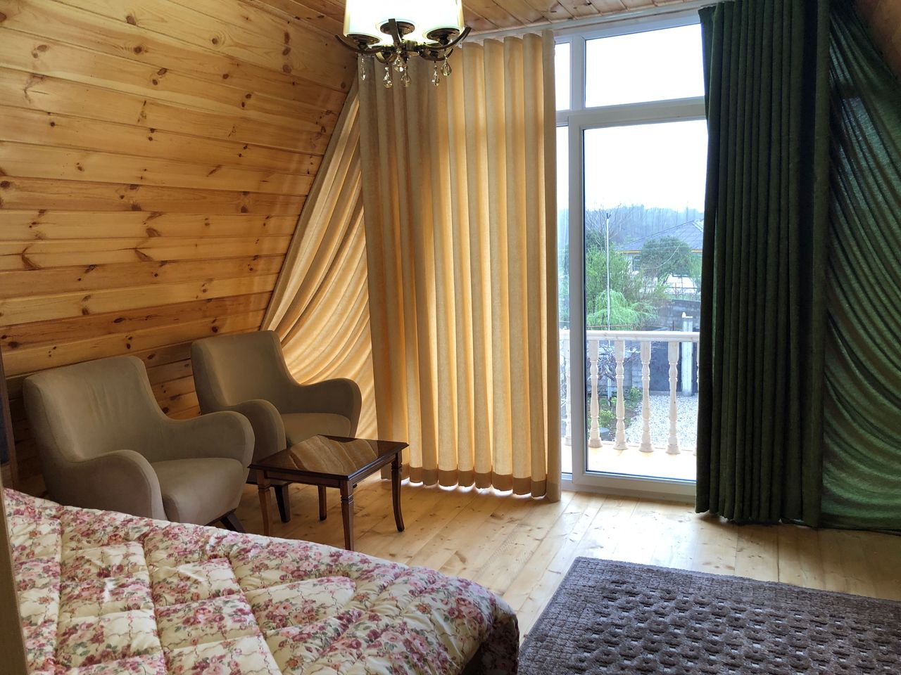 کلبه دوخواب با روف گاردن خوش منظره