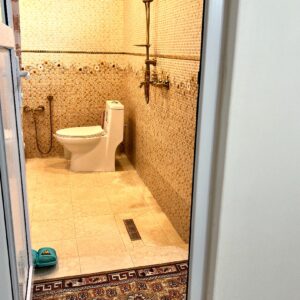 کلبه استخردار با منظره جنگل در کوهپایه اسالم