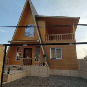 کلبه استخردار با منظره جنگل در کوهپایه اسالم